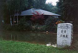 ���{����