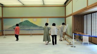 夕映えの間